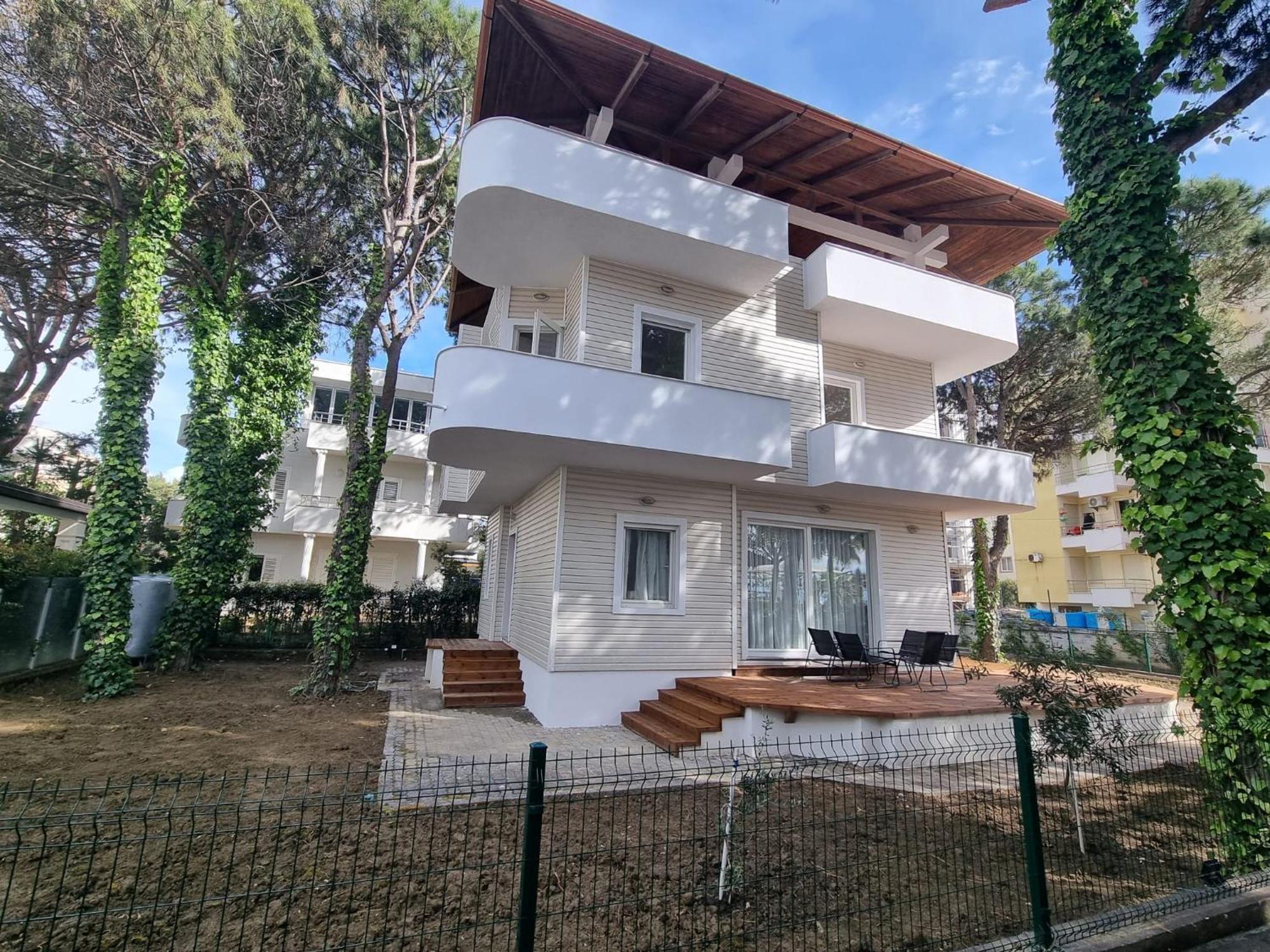 Beachfront Blue Wave In Private Qerret, Albania Willa