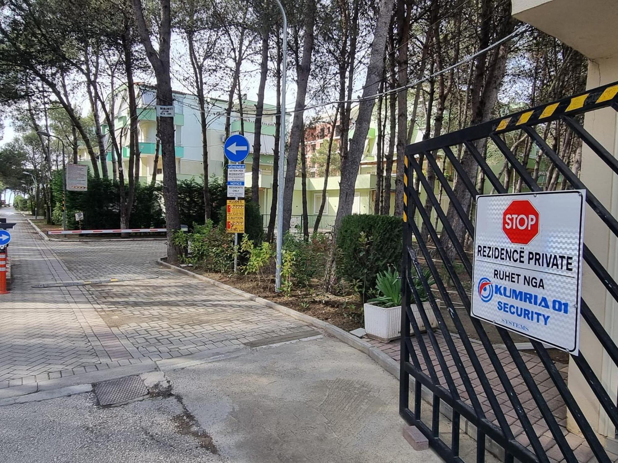 Villa Beachfront Blue Wave In Private Qerret, Albania Golem (Tirana)